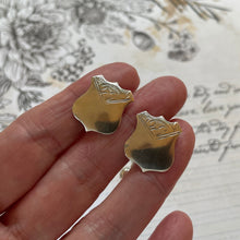 Cargar imagen en el visor de la galería, Victorian Engraved Silver Shield Statement Cufflinks. Sterling Silver Chain Cufflinks. Wedding Groom/ Mens Formal Antique Silver Cufflinks