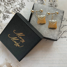 Cargar imagen en el visor de la galería, Victorian Engraved Silver Shield Statement Cufflinks. Sterling Silver Chain Cufflinks. Wedding Groom/ Mens Formal Antique Silver Cufflinks