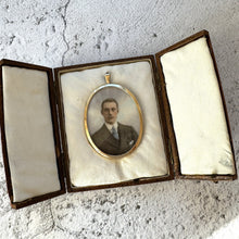 Carica l'immagine nel visualizzatore di Gallery, Antique 9ct Gold British Portrait Miniature Pendant. Alexander Bassano WW1 Hand Painted Portrait Of Lt. Macdonald Miller In Leather Case