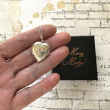 Cargar imagen en el visor de la galería, Vintage Sterling Silver Engraved Rose Heart Locket Necklace. Medium Love Heart Locket & Chain. Victorian Style Floral Sweetheart Locket