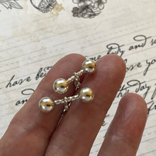 Cargar imagen en el visor de la galería, Victorian Engraved Silver Shield Statement Cufflinks. Sterling Silver Chain Cufflinks. Wedding Groom/ Mens Formal Antique Silver Cufflinks