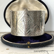 Cargar imagen en el visor de la galería, Victorian Engraved Forget-Me-Not Silver Cuff Bracelet. Antique Aesthetic Floral Wide Bangle. Scottish Sterling Silver Sweetheart Bracelet