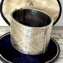 Cargar imagen en el visor de la galería, Victorian Engraved Forget-Me-Not Silver Cuff Bracelet. Antique Aesthetic Floral Wide Bangle. Scottish Sterling Silver Sweetheart Bracelet
