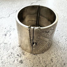 Cargar imagen en el visor de la galería, Victorian Engraved Forget-Me-Not Silver Cuff Bracelet. Antique Aesthetic Floral Wide Bangle. Scottish Sterling Silver Sweetheart Bracelet