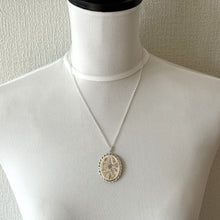 Cargar imagen en el visor de la galería, Vintage English Silver "Forget Me Not" Oval Locket Pendant Necklace. Victorian Revival Floral Engraved Large Locket & Chain, Hallmarked 1975