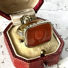 Cargar imagen en el visor de la galería, Georgian 18ct Gold Cased Horseshoe Intaglio Seal Fob. Large Antique Carved Carnelian "Good Luck" Wax Seal Necklace Pendant