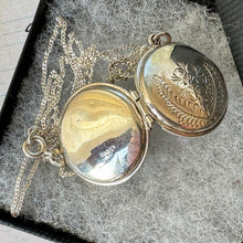 Cargar imagen en el visor de la galería, Vintage Engraved Silver Romantic Rose Locket Pendant Necklace. Round Sterling Silver Love Token Locket & Chain. Edwardian Style Photo Locket