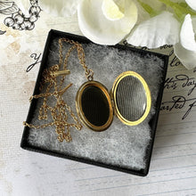 Cargar imagen en el visor de la galería, Antique Victorian Rolled Gold Locket & Chain. Floral Engraved Oval Photo Locket Pendant Necklace. Rosy Gold Antique Locket On Cable Chain