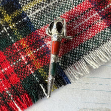 Lade das Bild in den Galerie-Viewer, Antique Victorian Scottish Agate, Amethyst Sword Brooch