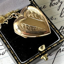 Cargar imagen en el visor de la galería, Vintage 1960's 9ct Yellow Gold Love Heart Locket Necklace