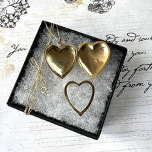 Cargar imagen en el visor de la galería, Vintage 1960's 9ct Yellow Gold Love Heart Locket Necklace