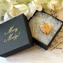Cargar imagen en el visor de la galería, Vintage 1960's 9ct Yellow Gold Love Heart Locket Necklace