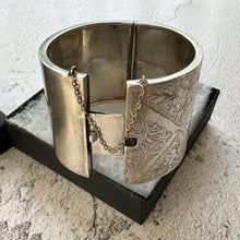 Cargar imagen en el visor de la galería, Victorian Engraved Forget-Me-Not Silver Cuff Bracelet. Antique Aesthetic Floral Wide Bangle. Scottish Sterling Silver Sweetheart Bracelet