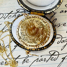 Carica l'immagine nel visualizzatore di Gallery, Georgian 9ct Gold Mourning Locket Pendant