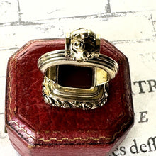 Cargar imagen en el visor de la galería, Georgian 18ct Gold Cased Horseshoe Intaglio Seal Fob. Large Antique Carved Carnelian "Good Luck" Wax Seal Necklace Pendant