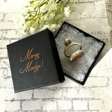 Cargar imagen en el visor de la galería, Georgian 18ct Gold Cased Horseshoe Intaglio Seal Fob. Large Antique Carved Carnelian "Good Luck" Wax Seal Necklace Pendant