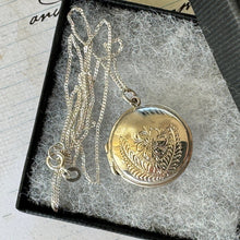 Cargar imagen en el visor de la galería, Vintage Engraved Silver Romantic Rose Locket Pendant Necklace. Round Sterling Silver Love Token Locket & Chain. Edwardian Style Photo Locket