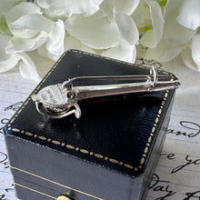 Lade das Bild in den Galerie-Viewer, Antique Victorian Scottish Agate, Amethyst Sword Brooch