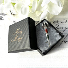 Lade das Bild in den Galerie-Viewer, Antique Victorian Scottish Agate, Amethyst Sword Brooch