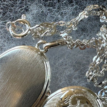 Cargar imagen en el visor de la galería, Vintage Sterling Silver Engraved Dogwood Blossom Locket Pendant & Chain. Small Oval Flower Locket Necklace. Petite Floral Photo Locket