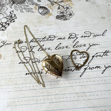 Cargar imagen en el visor de la galería, Vintage 1960's 9ct Yellow Gold Love Heart Locket Necklace