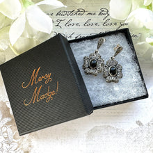 画像をギャラリービューアに読み込む, Vintage Whitby Jet Gemstone Sterling Silver Flower Earrings. Art Deco Style Silver Maracsite & English Jet Daisy Drop Stud Earrings.