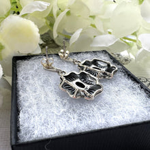 画像をギャラリービューアに読み込む, Vintage Whitby Jet Gemstone Sterling Silver Flower Earrings. Art Deco Style Silver Maracsite & English Jet Daisy Drop Stud Earrings.