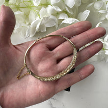 Cargar imagen en el visor de la galería, Vintage 9ct Gold, Diamond & Lavender Amethyst Bangle Bracelet. Victorian Revival Pale Purple Amethyst Engraved Yellow Gold Bangle.