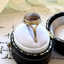 Cargar imagen en el visor de la galería, Vintage 9ct Gold Scottish Agate Ring. Delicate Antique Style Bezel Set Cabochon Ring. Brown Agate Neoclassical Ring, Size UK P, US 7-1/2