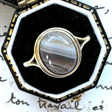 Cargar imagen en el visor de la galería, Vintage 9ct Gold Scottish Agate Ring. Delicate Antique Style Bezel Set Cabochon Ring. Brown Agate Neoclassical Ring, Size UK P, US 7-1/2