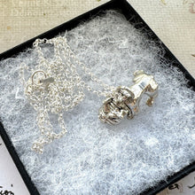 Charger l'image dans la galerie, Vintage Sterling Silver Miniature British Bulldog Pendant Necklace. Solid Silver Figural Dog Pendant Charm On Rolo/Belcher Chain