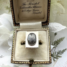 Cargar imagen en el visor de la galería, Antique Georgian 9ct Gold Rectangular Mourning Ring With Hair Weave & Dated Inscription