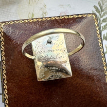 Cargar imagen en el visor de la galería, Antique Georgian 9ct Gold Rectangular Mourning Ring With Hair Weave & Dated Inscription
