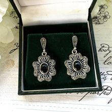 画像をギャラリービューアに読み込む, Vintage Whitby Jet Gemstone Sterling Silver Flower Earrings. Art Deco Style Silver Maracsite & English Jet Daisy Drop Stud Earrings.