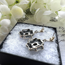 画像をギャラリービューアに読み込む, Vintage Whitby Jet Gemstone Sterling Silver Flower Earrings. Art Deco Style Silver Maracsite & English Jet Daisy Drop Stud Earrings.