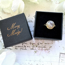 Cargar imagen en el visor de la galería, Vintage 9ct Gold Scottish Agate Ring. Delicate Antique Style Bezel Set Cabochon Ring. Brown Agate Neoclassical Ring, Size UK P, US 7-1/2