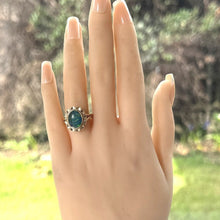 Cargar imagen en el visor de la galería, Vintage 9ct Gold 1.40ct Black Opal Solitaire Ring. Australian Opal Cabochon Ring. Yellow Gold Daisy Flower Ring, Size UK L-1/2/US 6