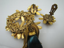Cargar imagen en el visor de la galería, 1940s DeMario New York Brooch & Earring Set - MercyMadge