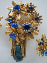 Cargar imagen en el visor de la galería, 1940s DeMario New York Brooch & Earring Set - MercyMadge