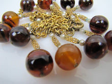 Cargar imagen en el visor de la galería, 1930s Art Deco Bakelite Necklace. Vintage Bakelite Orb Charm Necklace. - MercyMadge