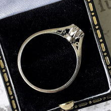 Cargar imagen en el visor de la galería, Vintage 18ct White Gold Diamond Solitaire Ring
