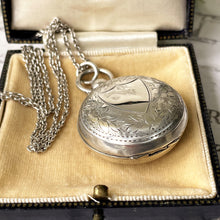 Cargar imagen en el visor de la galería, Antique English Silver Sovereign Case Locket Pendant Necklace
