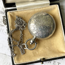 Lade das Bild in den Galerie-Viewer, Antique English Silver Sovereign Case Locket Pendant Necklace
