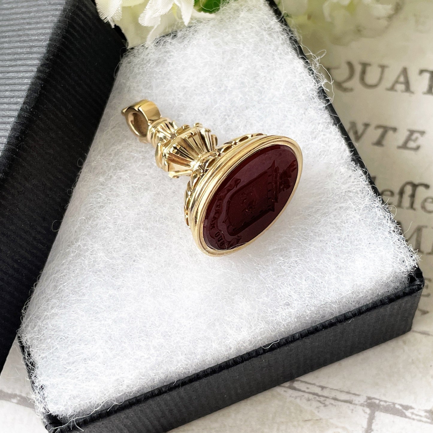 Antique 18ct Gold & Carnelian Intaglio Seal Fob with Coat of Arms