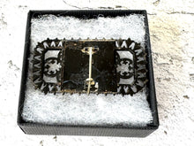 Lade das Bild in den Galerie-Viewer, Rare Antique 19th Century Berlin Iron Large Neoclassical Brooch
