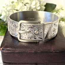 Carica l&#39;immagine nel visualizzatore di Gallery, Vintage Floral Engraved Forget-Me-Not Belt &amp; Buckle Silver Bangle, 1962 Hallmarks
