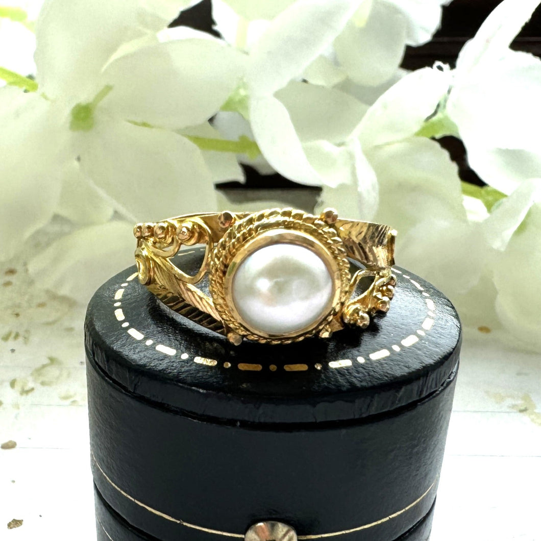 Vintage 22ct Yellow Gold Mabe Pearl Etruscan Style Ring