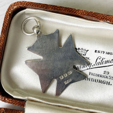 Carica l'immagine nel visualizzatore di Gallery, Victorian Silver Engraved Cross Pattée Watch Chain Fob
