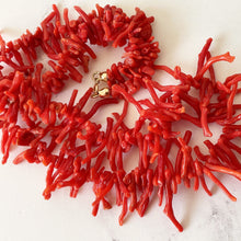 Charger l&#39;image dans la galerie, Vintage 14ct Gold Mediterranean Red Coral Necklace
