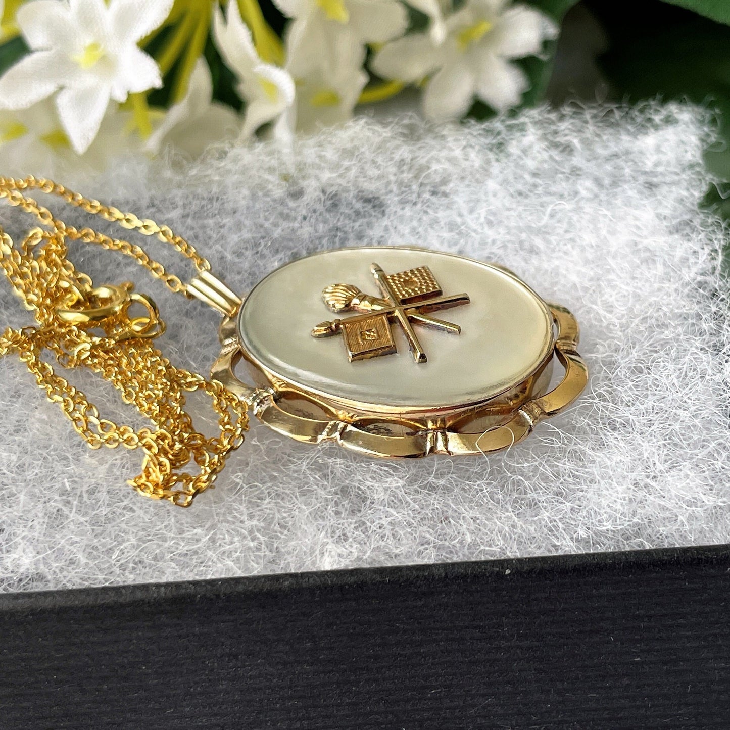 Vintage World War 2 American Sweetheart Locket & Chain